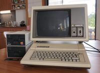 Vintage | Apple IIe + Apple Monitor III + 2 Laufwerke Nordrhein-Westfalen - Niederkassel Vorschau