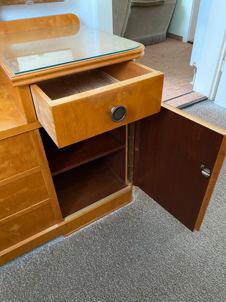 Schlafzimmer, handgefertigt 1953, Schrank, Bett, Schminkspiegel in Krauschwitz