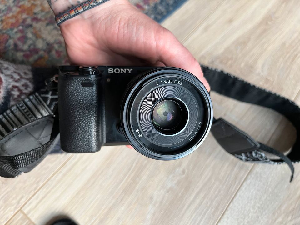 Sony Kamera 6000a + 2 Objektive , 35 mm Festbrennweite SEL-35F18 in Sachsen  - Görlitz | eBay Kleinanzeigen ist jetzt Kleinanzeigen