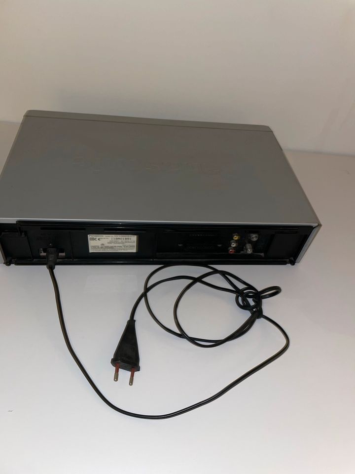 Panasonic Super VHS S- VHSET NV- HS820EG- U in Bergisch Gladbach