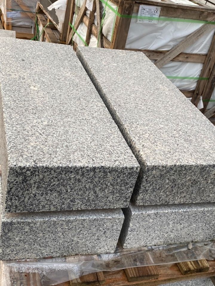 Blockstufen Granit hellgrau 100x35x15cm in Teltow