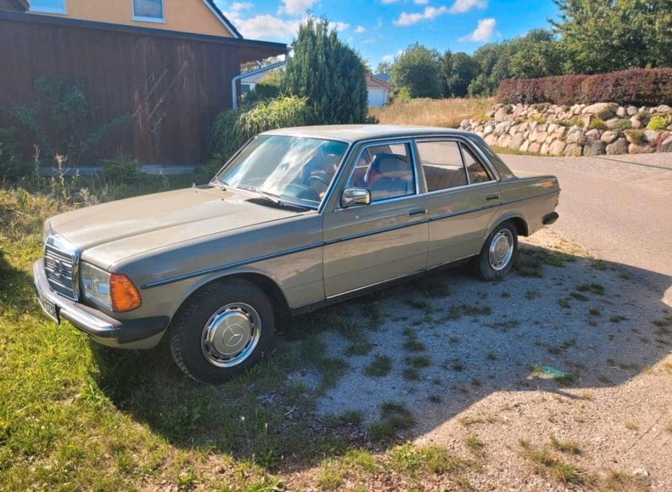 Mercedes Benz W123 200D in Rostock