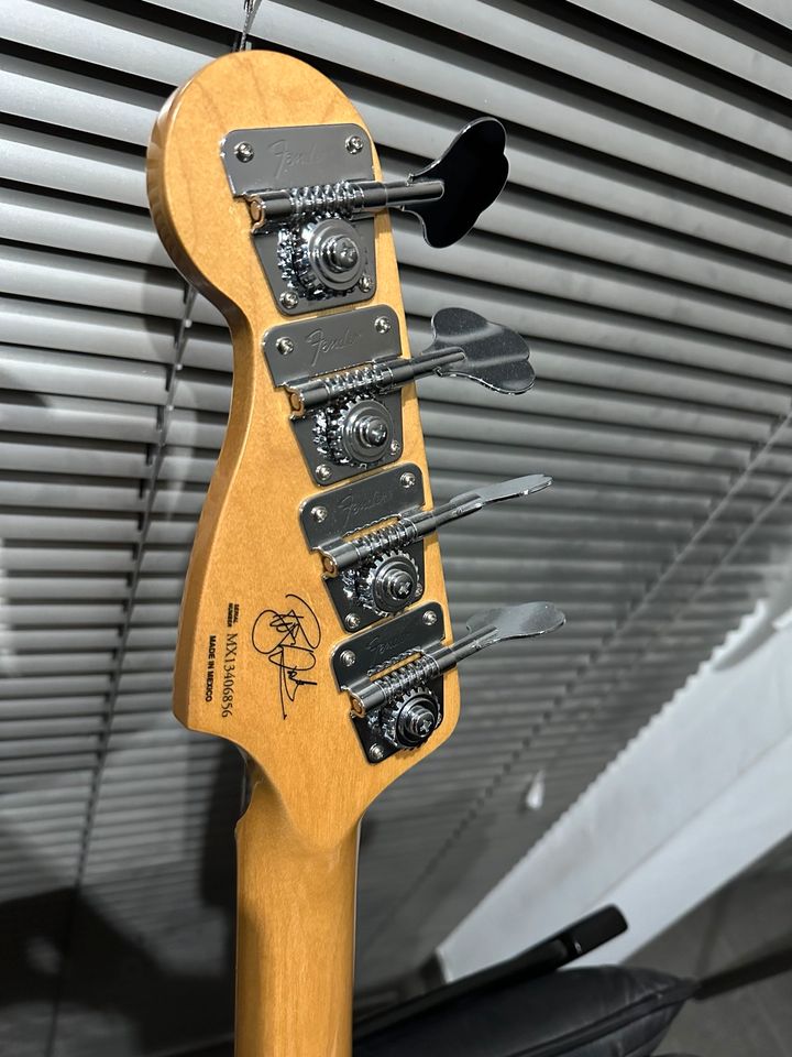 Fender Precision Roger Waters Signature Bass in Eschweiler