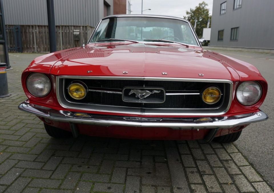 Ford Mustang Coupé gt s code 390fe 1967 in Vöhringen