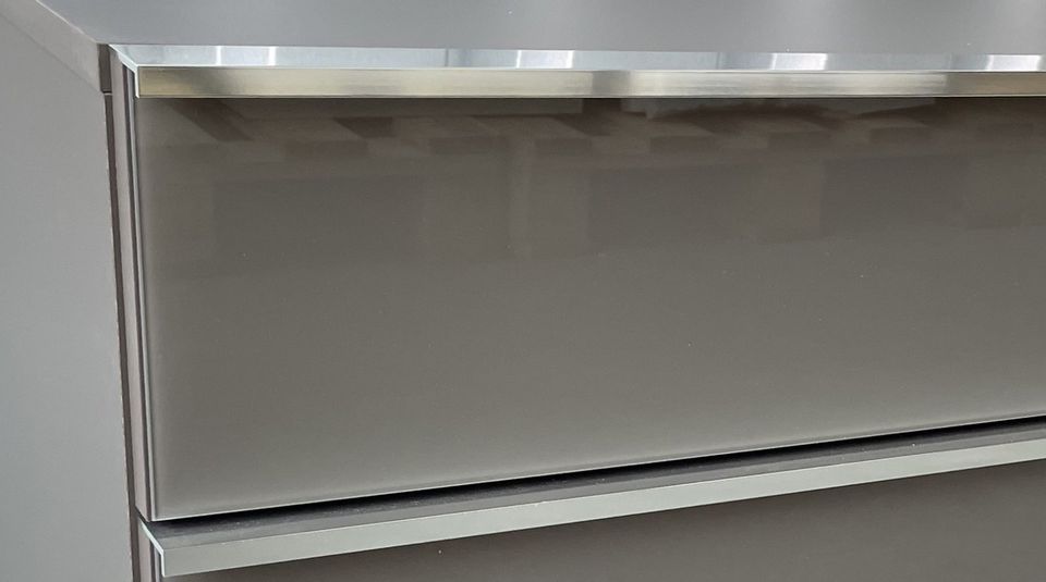 XXL Kommode Sideboard WIEMANN Glas taupe grau 4 Schubladen OVP ! in Osnabrück