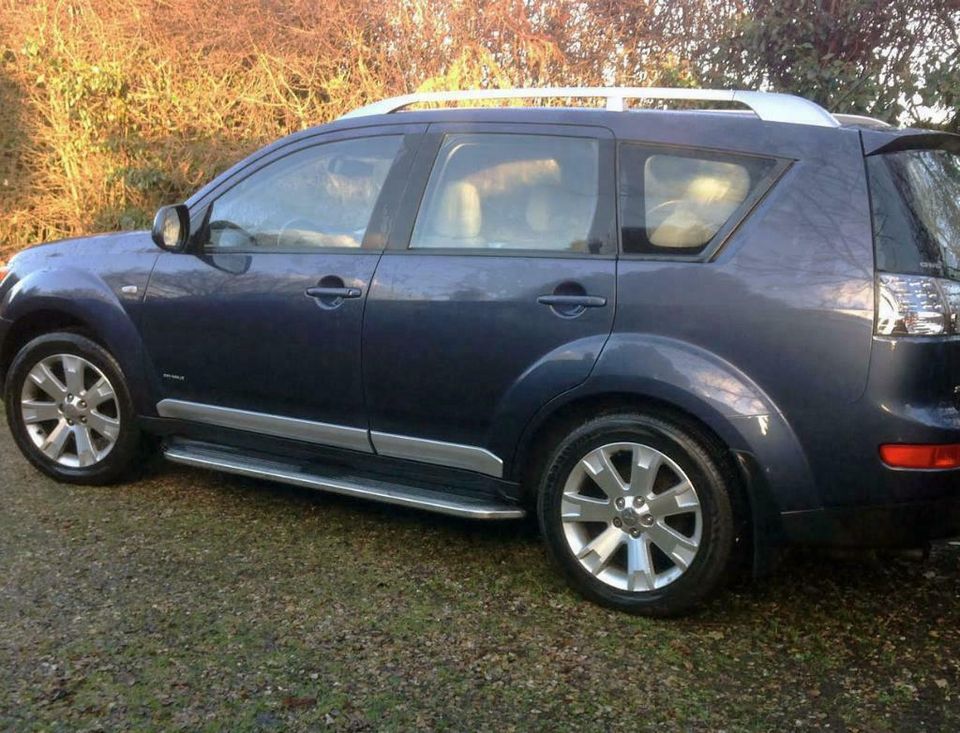 Mitsubishi Outlander Bj. 07-10 Trittbretter "Premier" in München