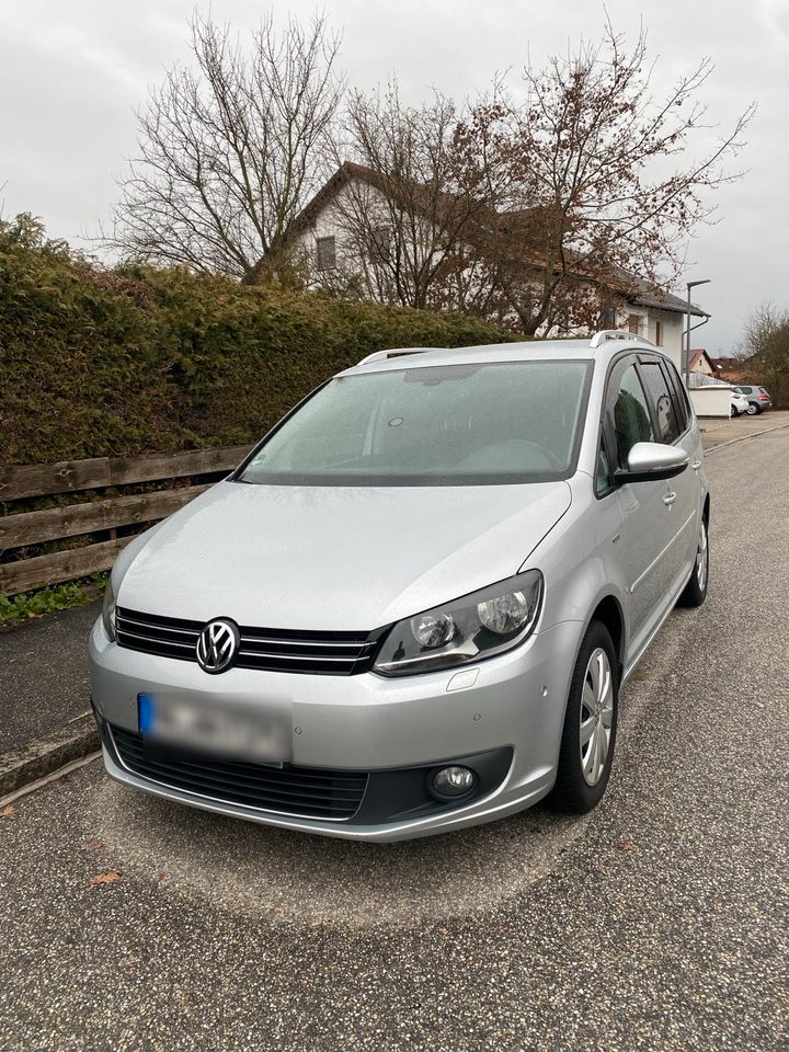 VW TOURAN 2,0 TDI BLUEMOTION in Balve