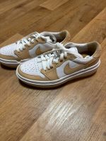 Nike beige/weiß in Größe 38 Brandenburg - Potsdam Vorschau