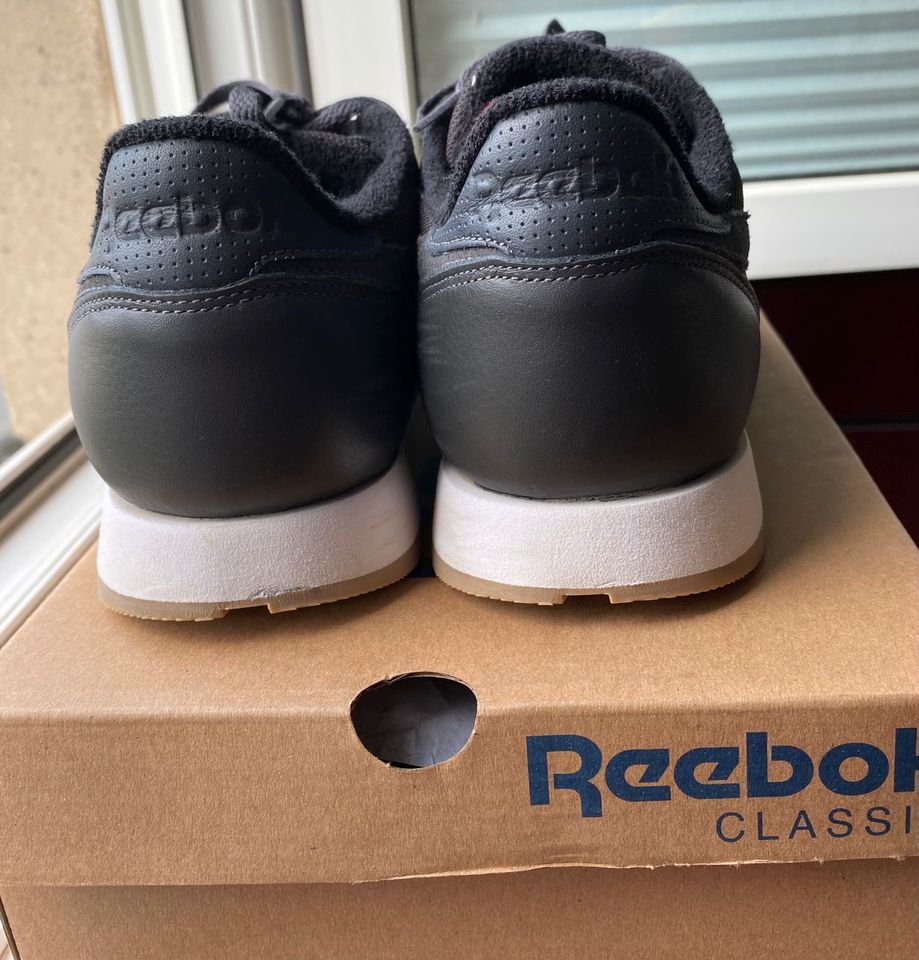 Reebok Classic Schuhe 42 Sneaker Schwarz Anthrazit Herbst in  Nordrhein-Westfalen - Paderborn | eBay Kleinanzeigen ist jetzt Kleinanzeigen