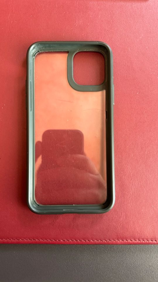 iPhone 11 Pro Max Hülle Spigen Ultra Hybrid in Berlin