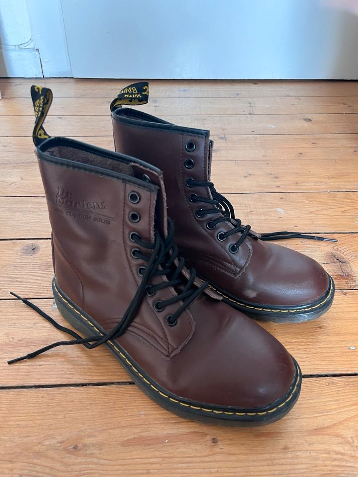 Braune Dr. Martens Gr. 38/39 in Osnabrück