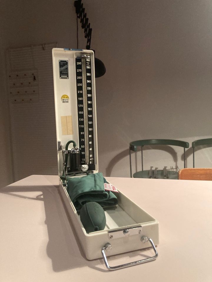 Erkameter vintage Blutdruck Messgerät Metall Erka 50er 60er in Kassel