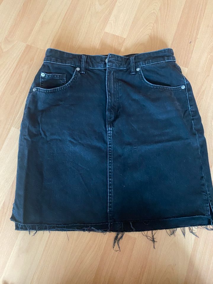 Kleiderpaket Shorts/Röcke Zara H&M 38 in Bremen