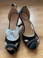 Peeptoe Pumps Gr.40 schwarz mit Goldpaspel Baden-Württemberg - Merdingen Vorschau