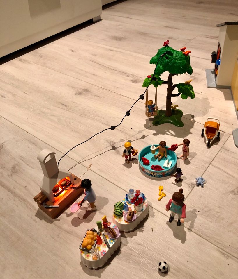 Playmobil Haus und Gartenparty in Glinde