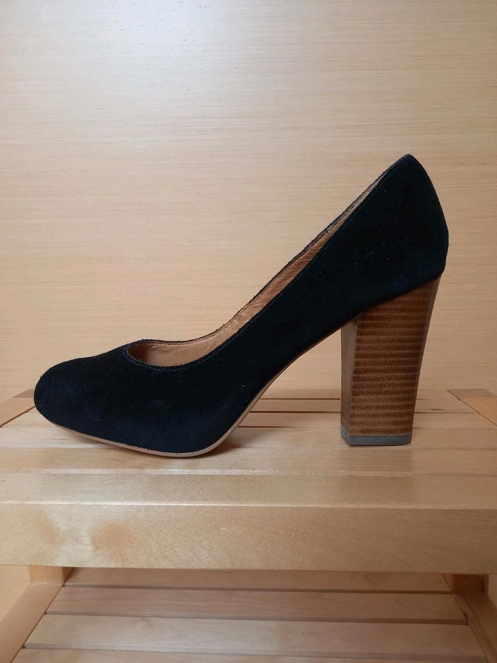 NEU | Esprit | schwarze Pumps aus Veloursleder Größe 38 in Dresden