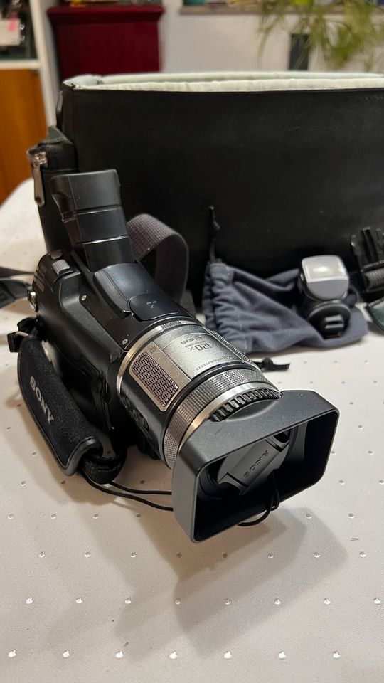 Videokamera Sony Handycam HDR-HC1E MiniDV mit extra Objektiv in Berlin