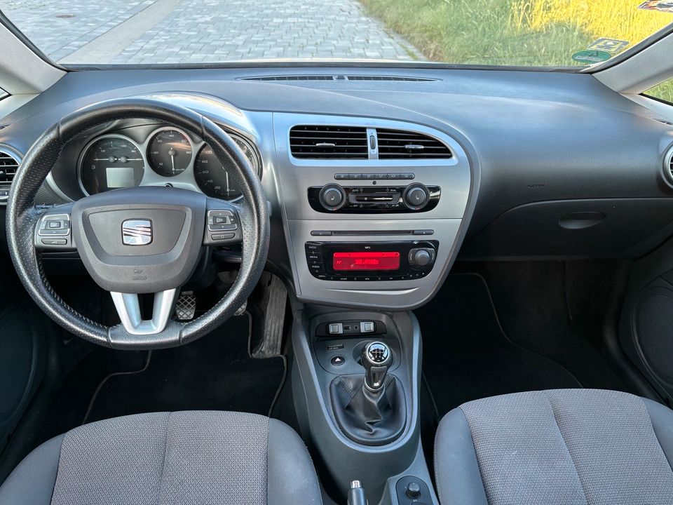 Seat Leon 1.6TDI Sport Tüv-07/2025 Euro5 Klimaauto/PDC/Sitzhzg/ in Bruchköbel