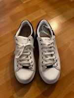 Weisse GUESS Herren Sneaker wie NEU!!! München - Berg-am-Laim Vorschau