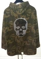 Leichte Longjacke mit Kapuze und Totenkopf-Applikation GR. M NEU Schleswig-Holstein - Kiel Vorschau