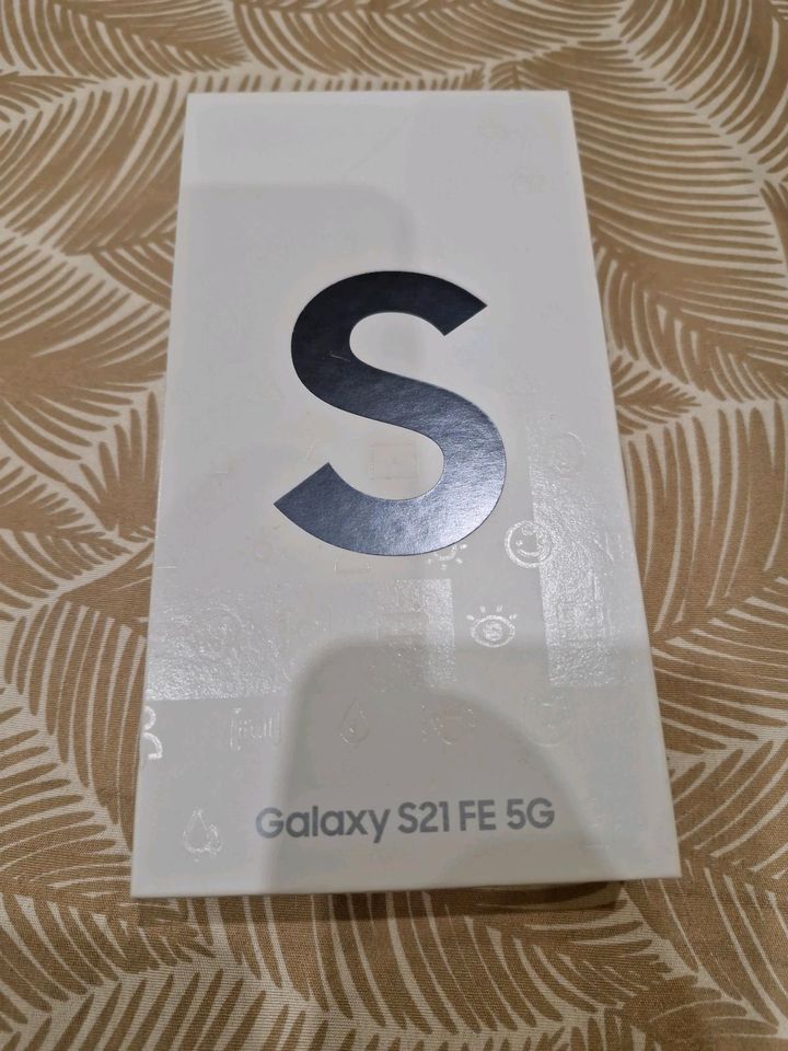 Samsung Galaxy S21 FE 5G in Winsen (Aller)