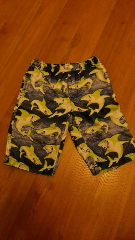 Badehose Bermuda-Shorts Jungen 122 in blau/hellgrün/weiß in Berlin