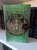 Jade City von Fonda Lee mit Farbschnitt Baden-Württemberg - Frankenhardt Vorschau