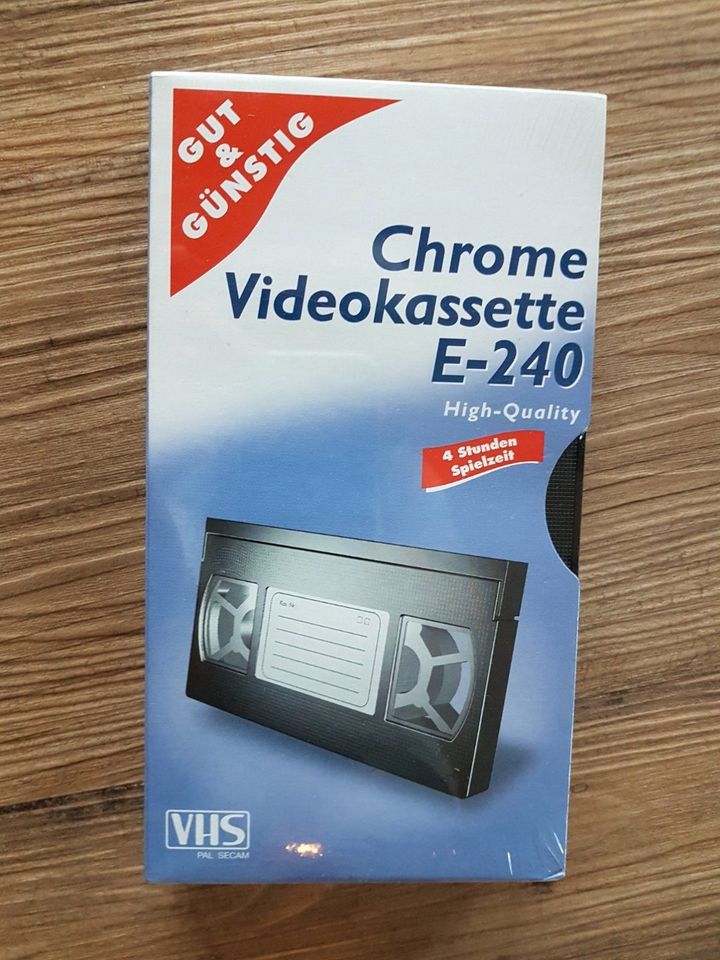 VHS Videokassette E-240 leer - NEU in Baunatal