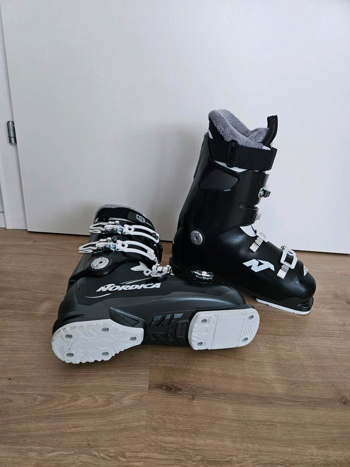 NEU Skischuhe, Nordica Sportmachine, Damenskischuh, 26.0 in Rudelzhausen