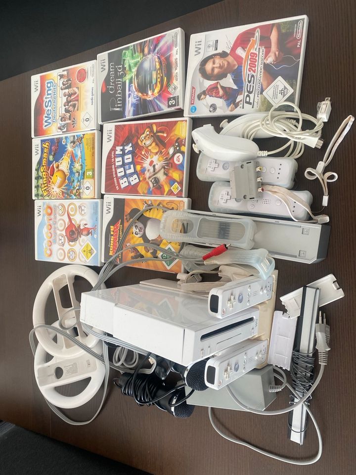 Wii mit Zubehör und 7 Spiele zu verkaufen in München