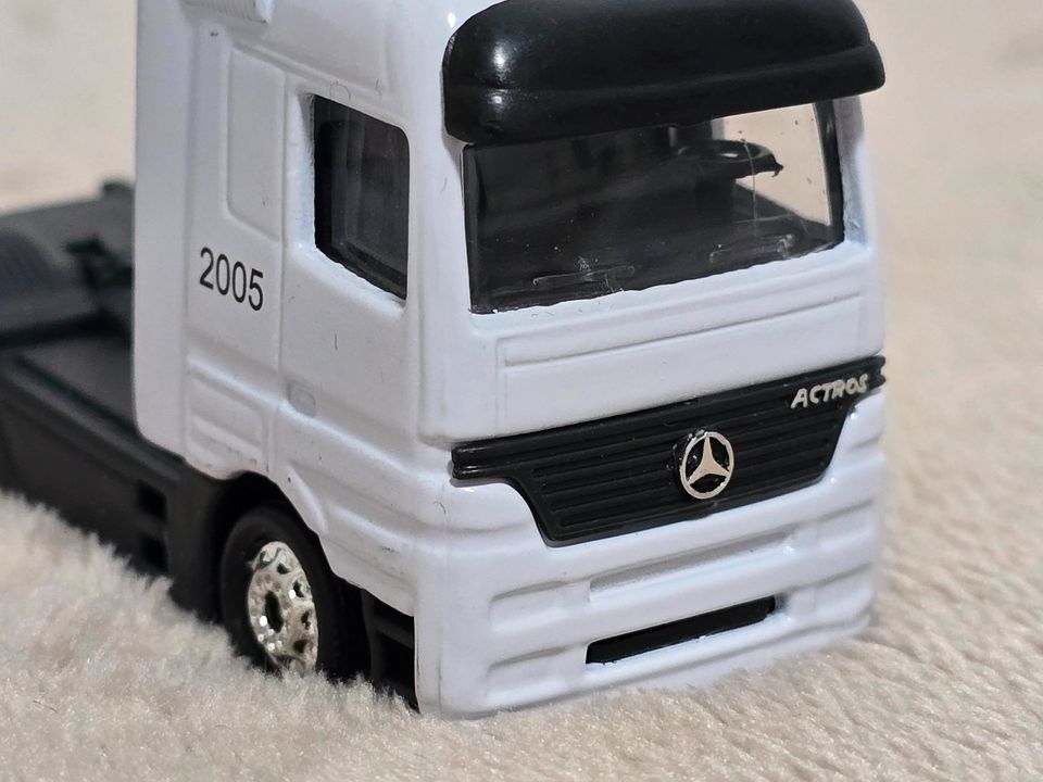 Sammler Modell LKW Mercedes Benz Actros Truck Werbetruck in Recklinghausen