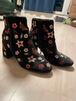 Absatzschuhe, Stiefel, Stiefeletten Blumen Größe 40 Berlin - Mitte Vorschau