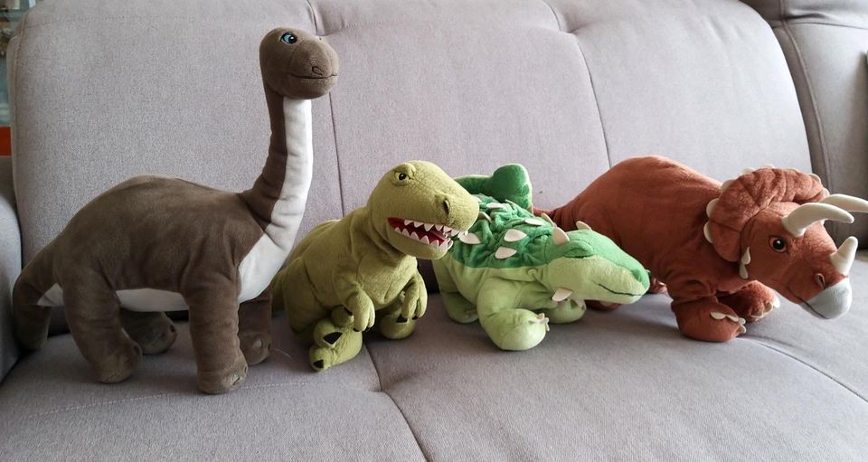 4 Dinos/ Dinosaurier in Selsingen