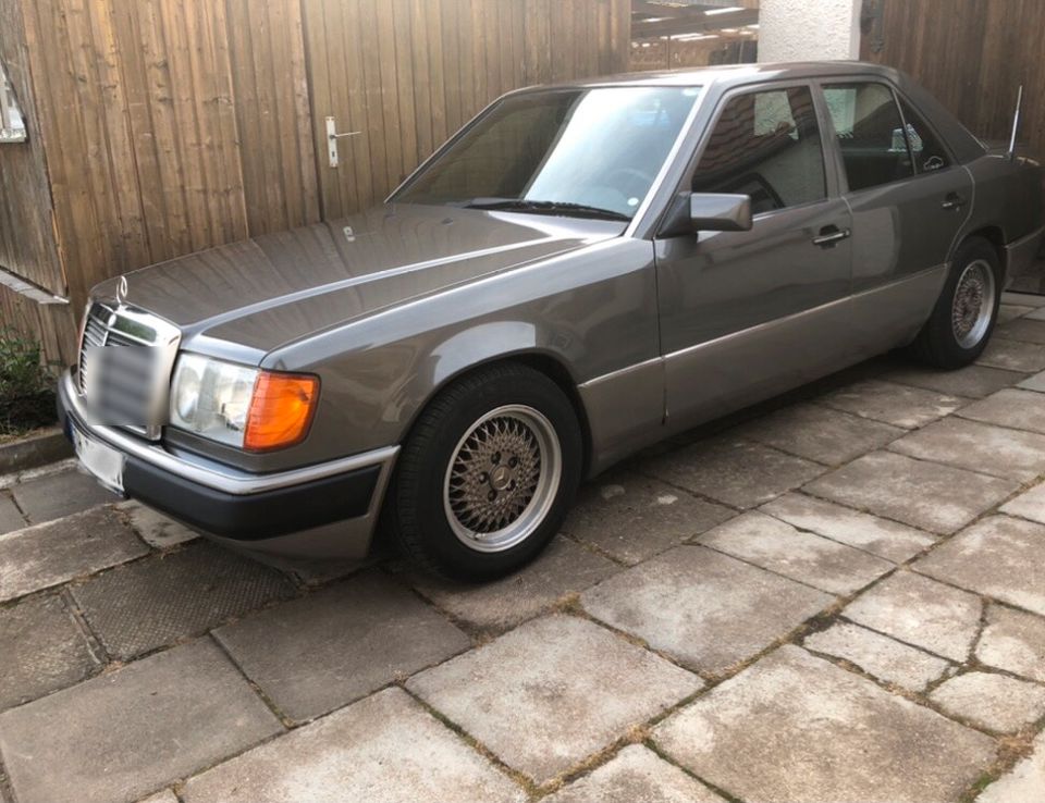 *** Mercedes-Benz 220E - w124 *** in Gotha