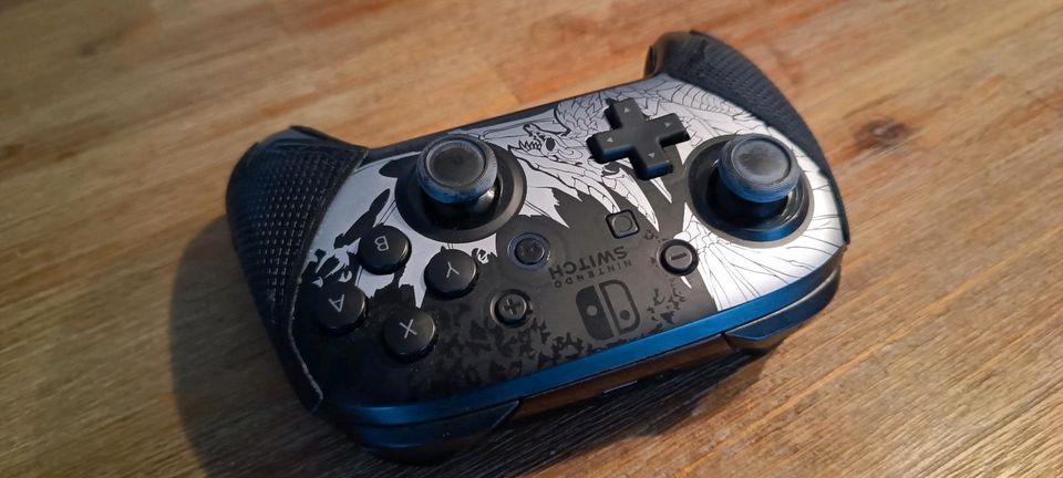 Nintendo Switch Pro Controller Top Zustand in Rietberg