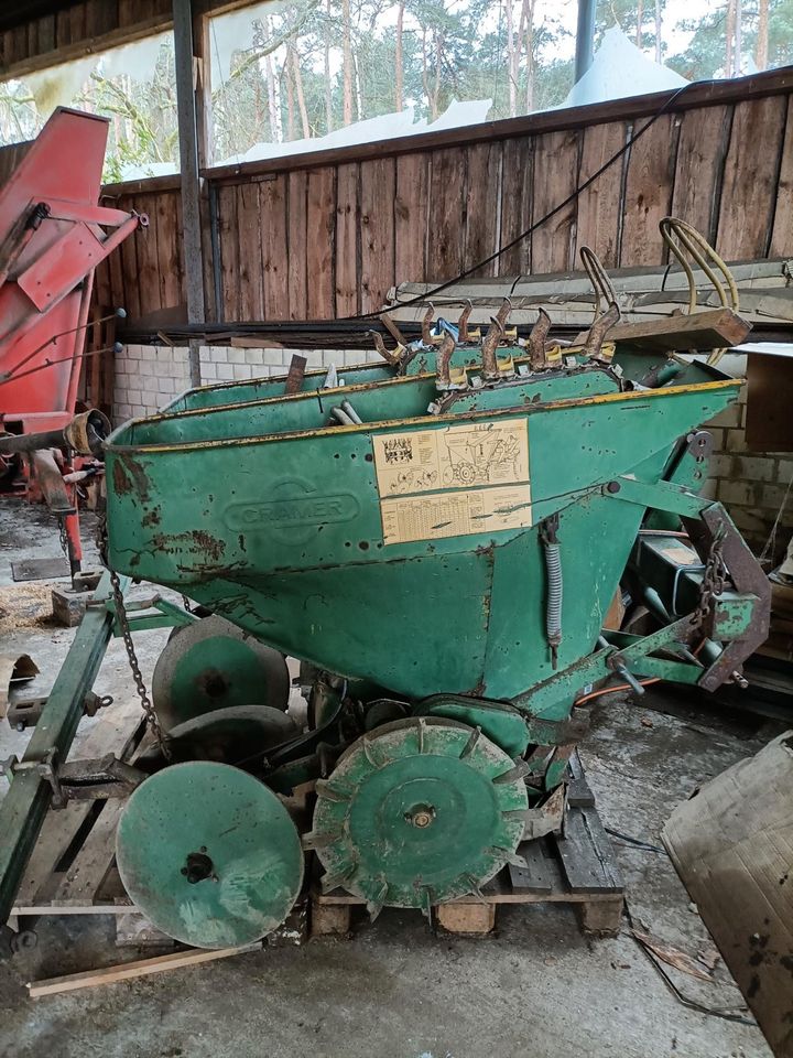 Kartoffellegemaschine Kartoffelpflanzmaschine Cramer in Leiferde