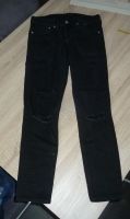 H&M, schwarze Jeans Hose, Gr 32/32 skinny cropped, offene Knie Nordrhein-Westfalen - Wegberg Vorschau