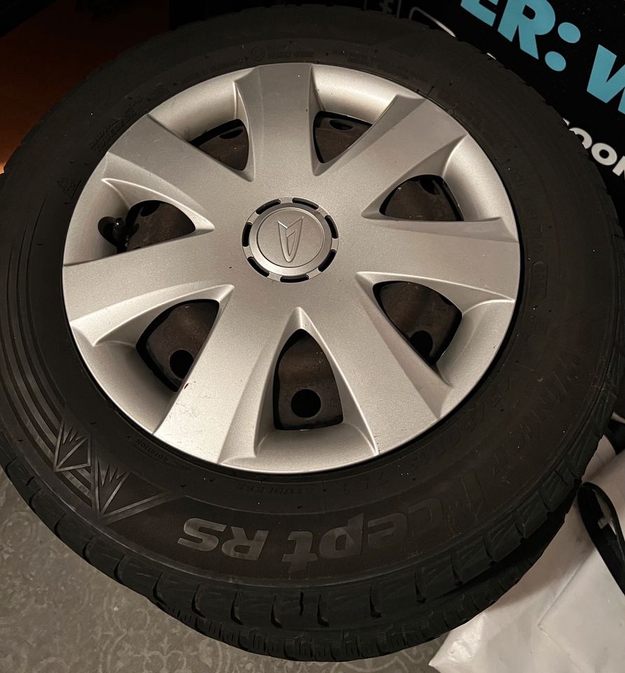 Hankook Winterreifen 145/80R13 75T mit Stahlfelgen und Radkappen in Karlsruhe