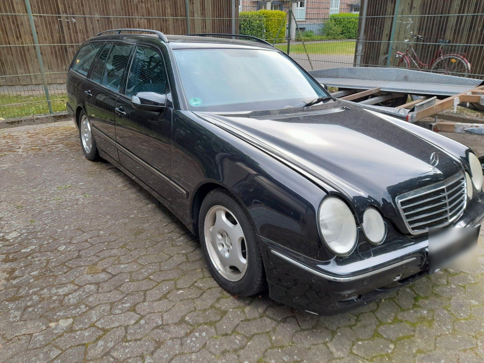Abbildung des Autos Mercedes-Benz 240