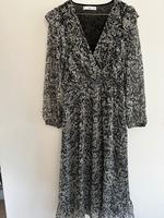 Verspieltes Kleid von Mango Gr M Bielefeld - Dornberg Vorschau