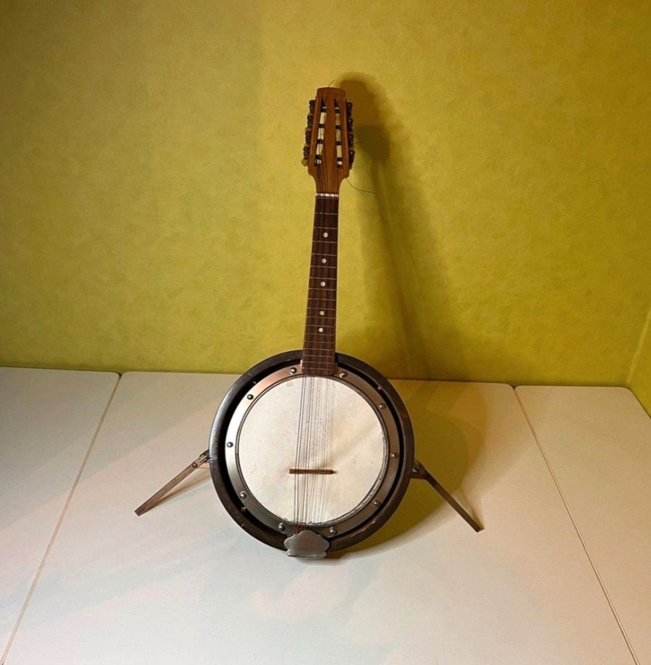 Musikinstrument Banjolele (60cm lang) mit Deko-Halterung in Bocholt