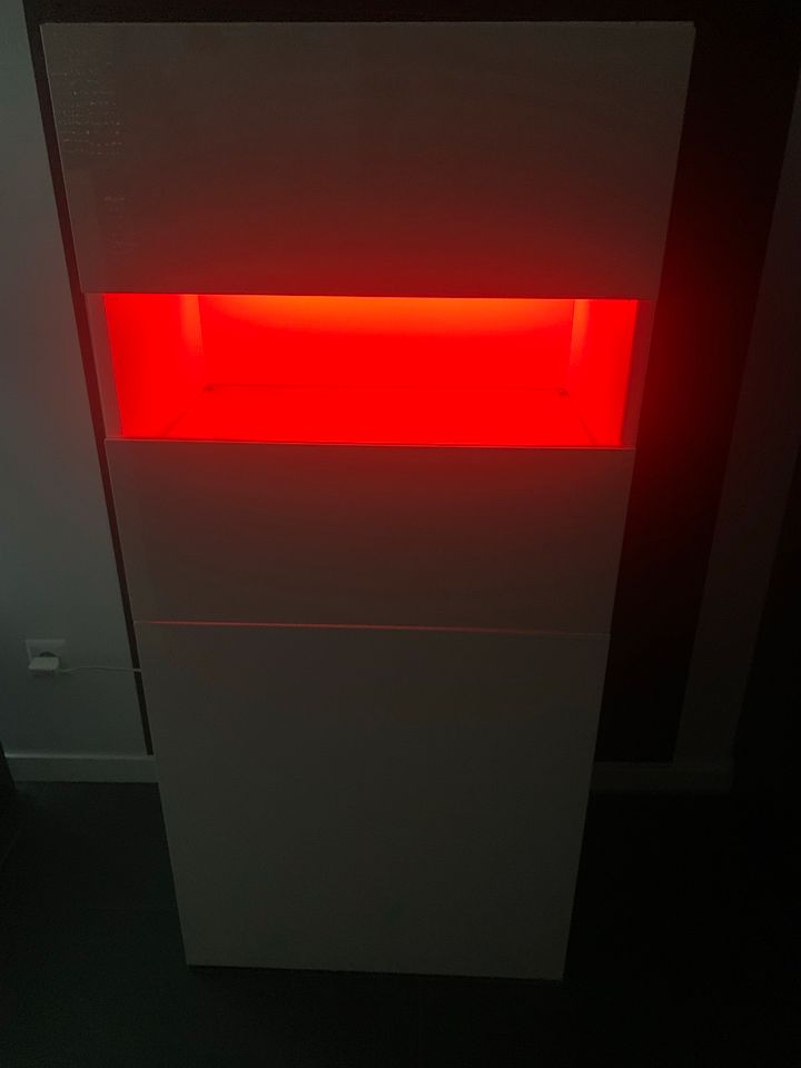 Vitrine Ikea Besta mit RGB LED in Dortmund