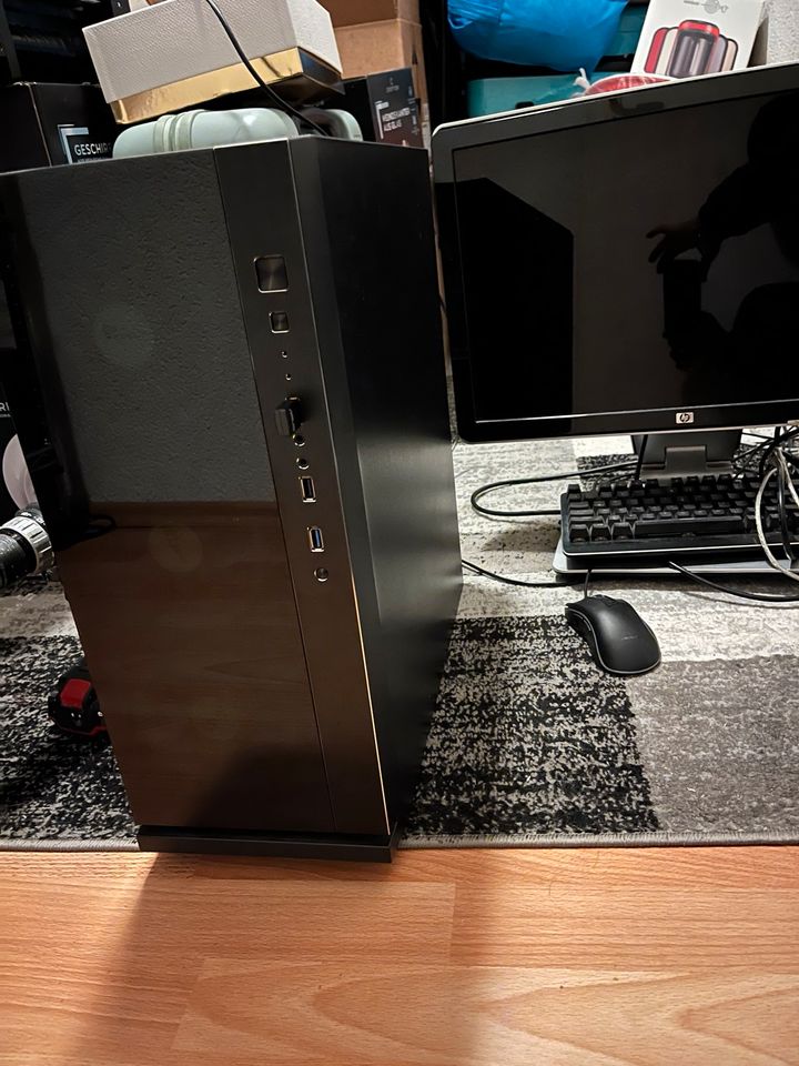 Pc mit Monitor und Zubehör in Ellhofen