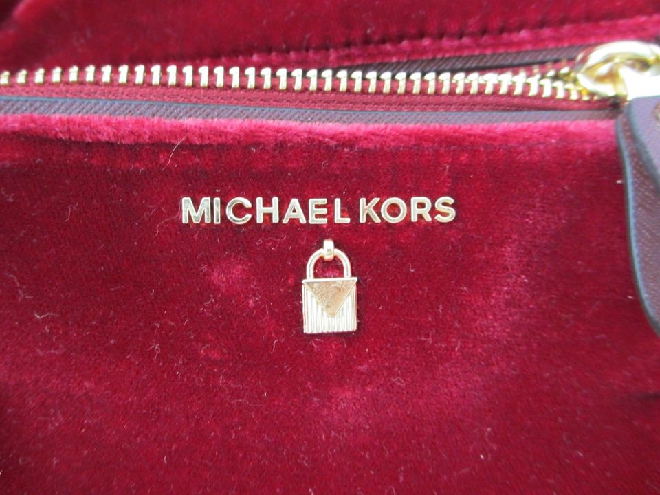 NEU - Michael Kors Rucksack / Backpack, Samt, rot bordeaux gold in Mietingen