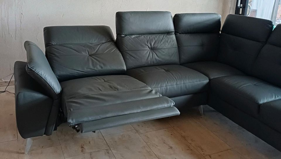 Schwarze Ledercouch, Relaxfunktion, elektrisch, Couch, Leder in Castrop-Rauxel