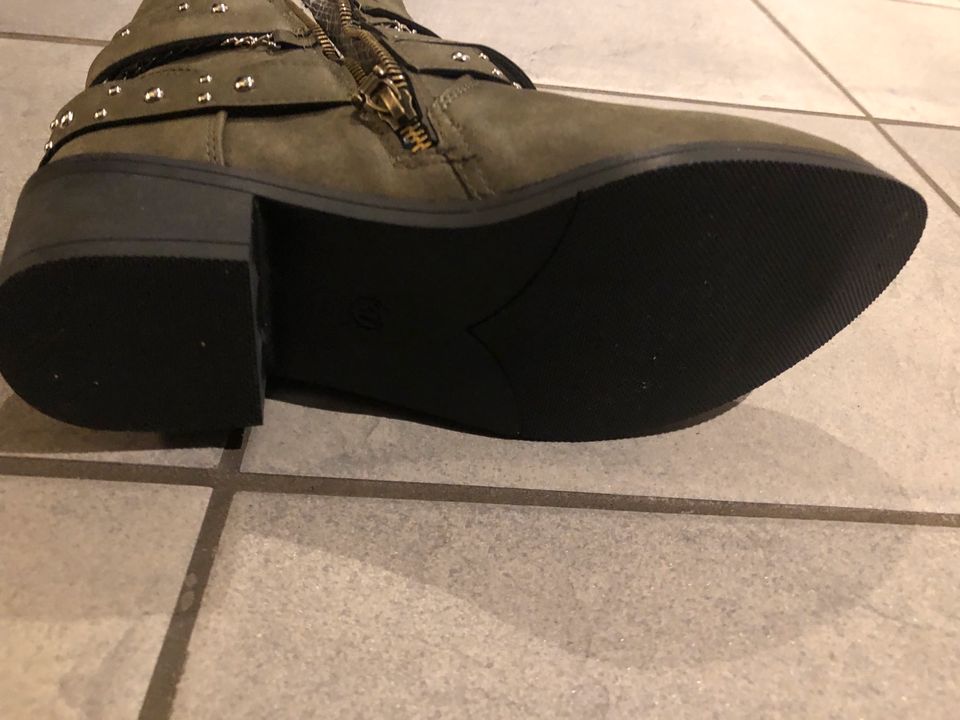 Modisch neue Schuhe 39 grün/ kahki Boots Nieten Strass auffällig in Velbert