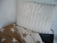 Deko: Sofa Decke mit Sternen & 2 Deko-Kissen Satin (Sofa/Bett) Nordrhein-Westfalen - Ratingen Vorschau