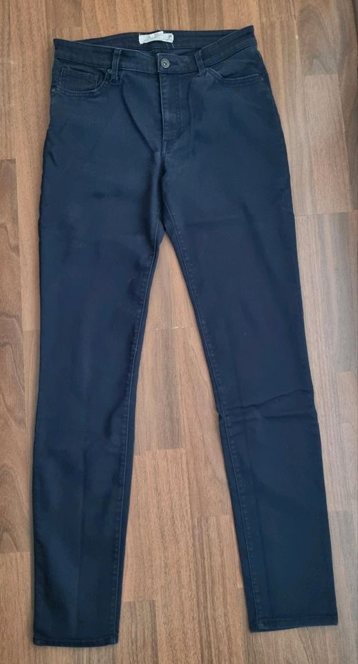 H&M LOGG Skinny Jeans blau Gr. 40/ M wie NEU in Höxter