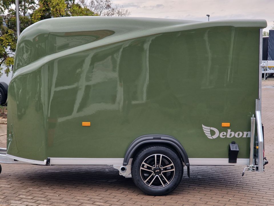 Debon Cargo 1300 Kofferanhänger olivgrün | 1.300kg | ALU-Felgen + alle Extras! in Neundorf