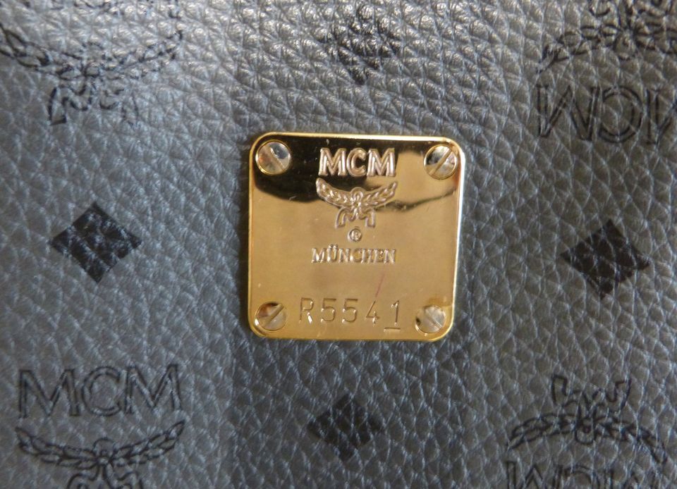 MCM Shopper grau Umhängetasche Bag Tasche Einkaufsbummel in Helmbrechts
